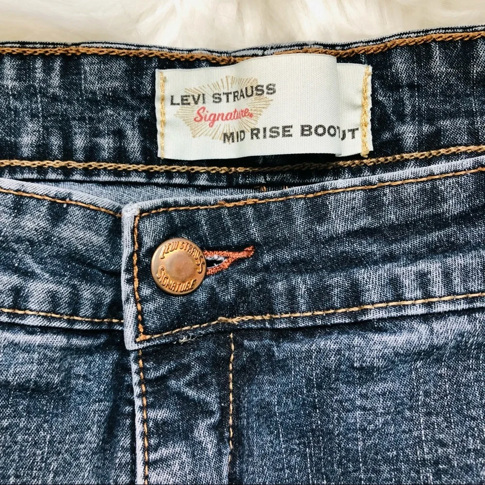 Signature by Levi Strauss & Co. Women's Mid Rise Bootcut Jeans 24W Short
